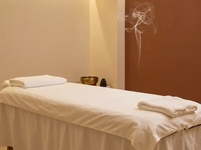 Jak najít důvěryhodný tantrický salon? Seznam ověřených zdrojů a tipy